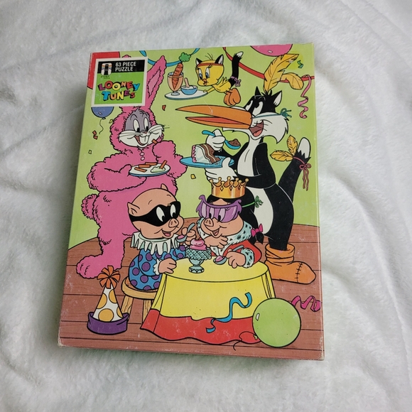 Vintage 1990 Looney Tunes 63 Piece Jigsaw Puzzle Costume Party - Picture 1 of 7